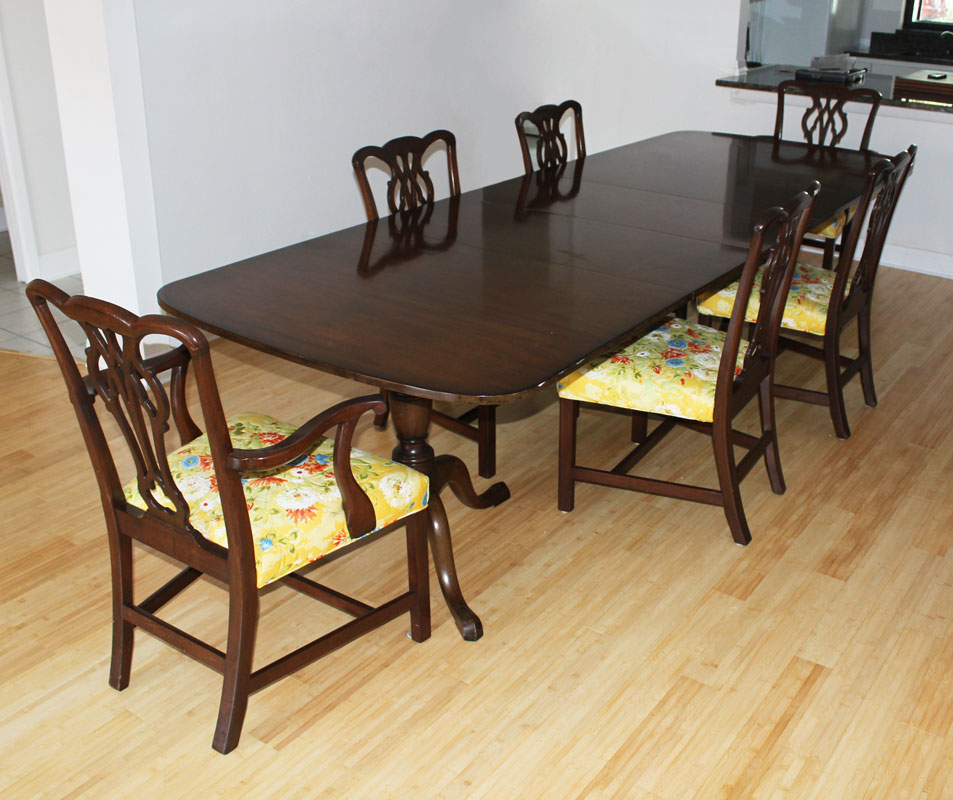 Appraisal: KITTINGER CHIPPENDALE STYLE MAHOGANY DINING TABLE LEAVES AND CHAIRS Double