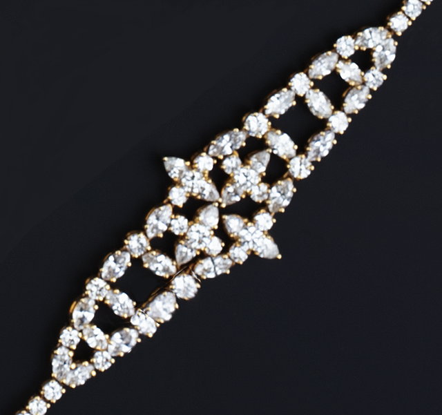 Appraisal: A DIAMOND SET BRACELET the central articulated panel of graduated