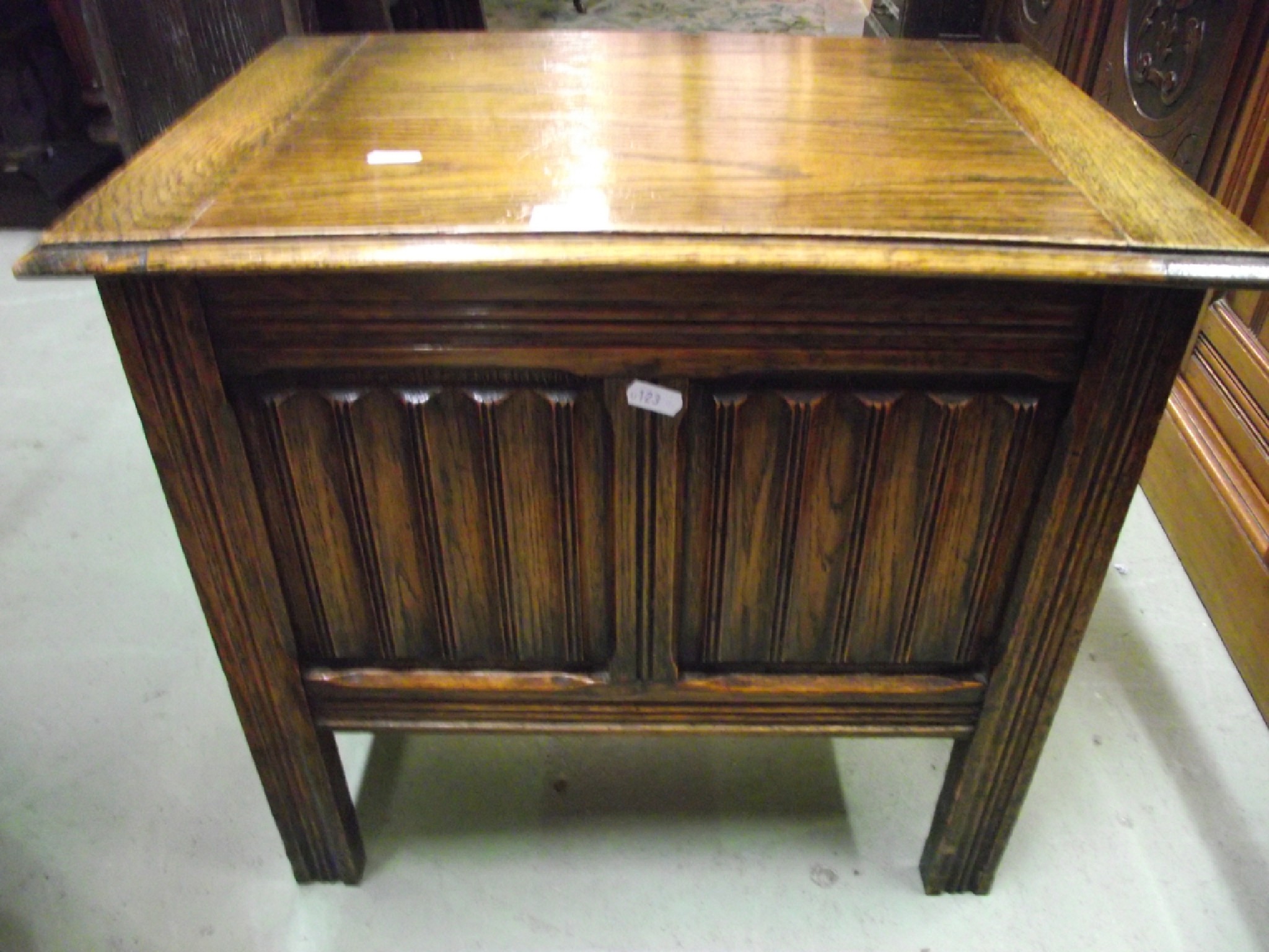 Appraisal: An unusually small reproduction oak coffer in the old English