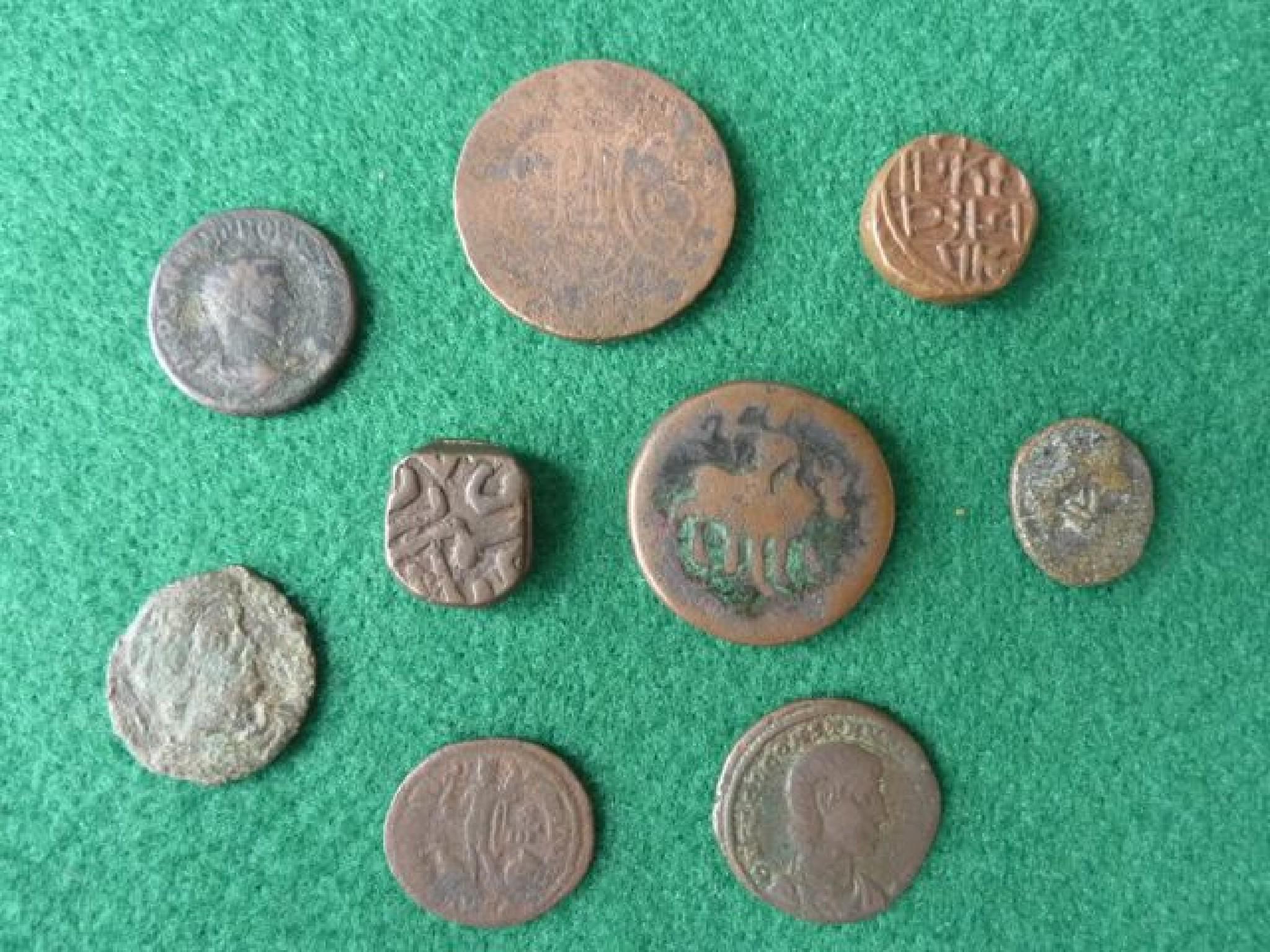 Appraisal: A small collection of Roman bronze coinage