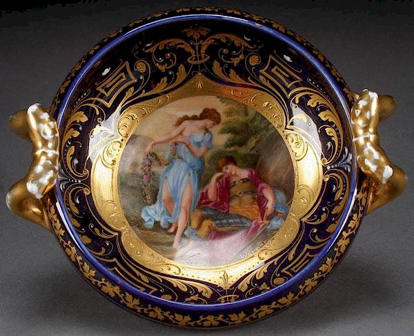 Appraisal: A ROYAL VIENNA STYLE SCENIC LOW BOWL CIRCA A ROYAL