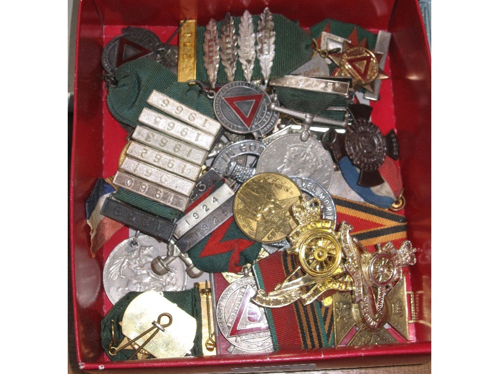 Appraisal: Box of assorted medals and badges