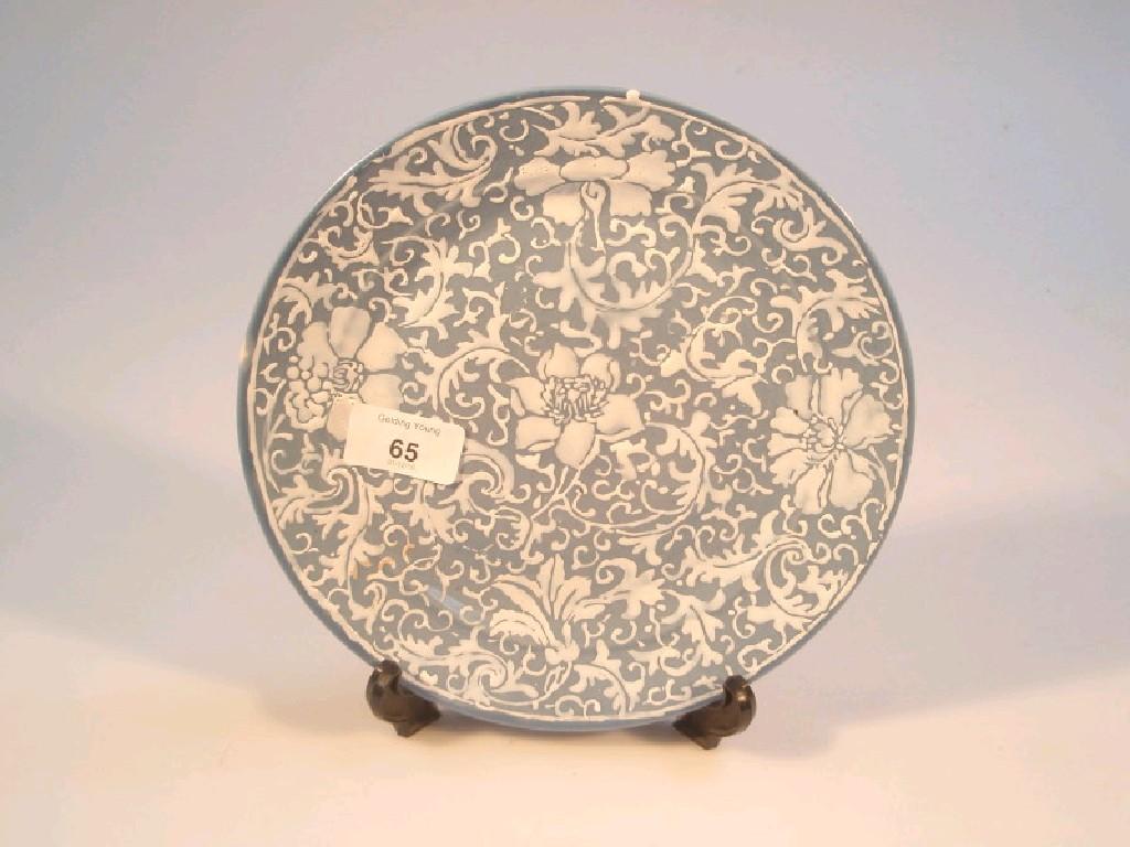 Appraisal: A Chinese Yong Zheng circular plate enamelled in white with