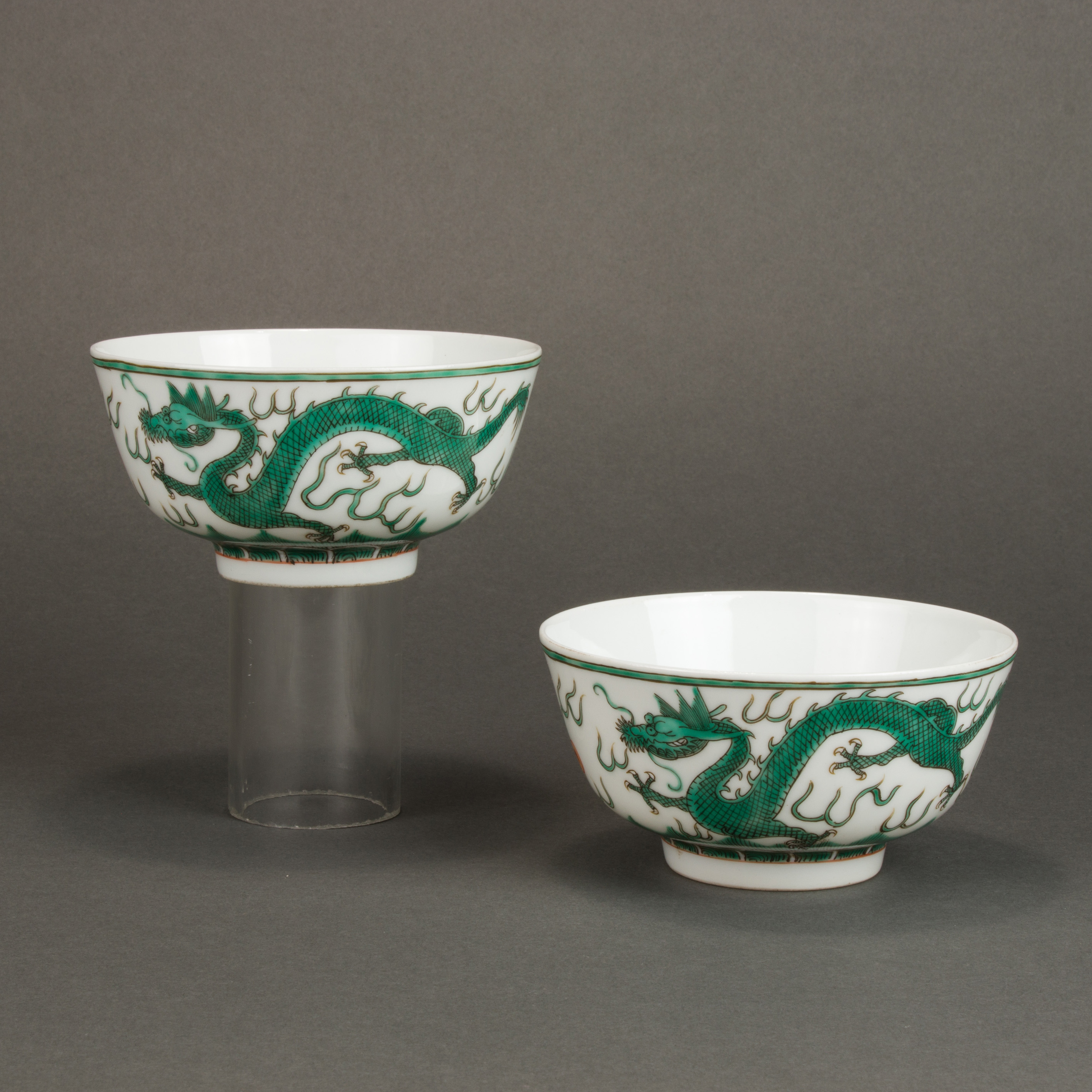 Appraisal: PAIR OF CHINESE FAMILLE VERTE BOWLS Pair of Chinese famille