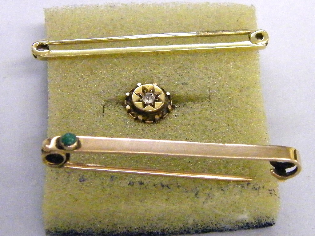 Appraisal: ct diamond set small circular tie pin ct bar brooch