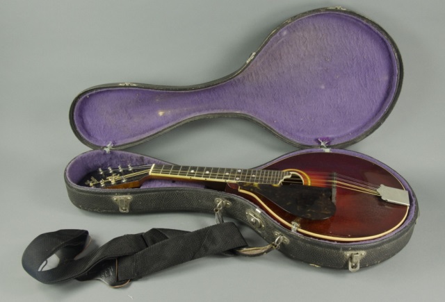 Appraisal: Gibson A- Sunburst MandolinSerial Appears to retain original finish with