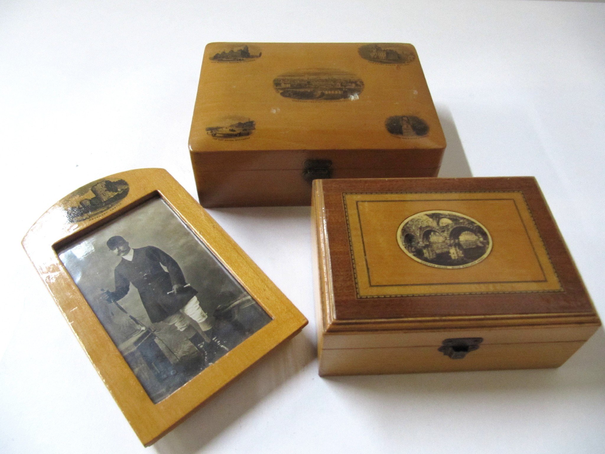 Appraisal: A lot comprising two Mauchline boxes and a photo frame