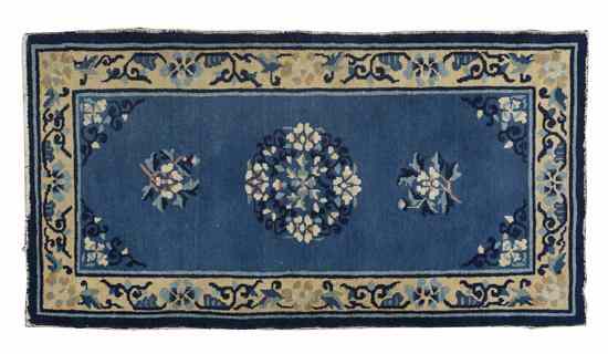 Appraisal: A Chinese Wool Rug having a central floral medallion on