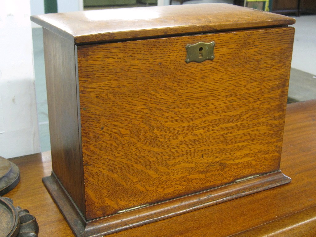 Appraisal: Oak writing stationary box