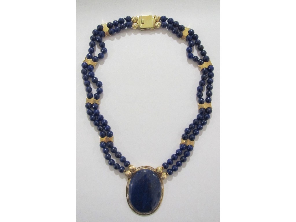 Appraisal: Fourteen carat gold mounted lapis lazuli necklace with oval lapis