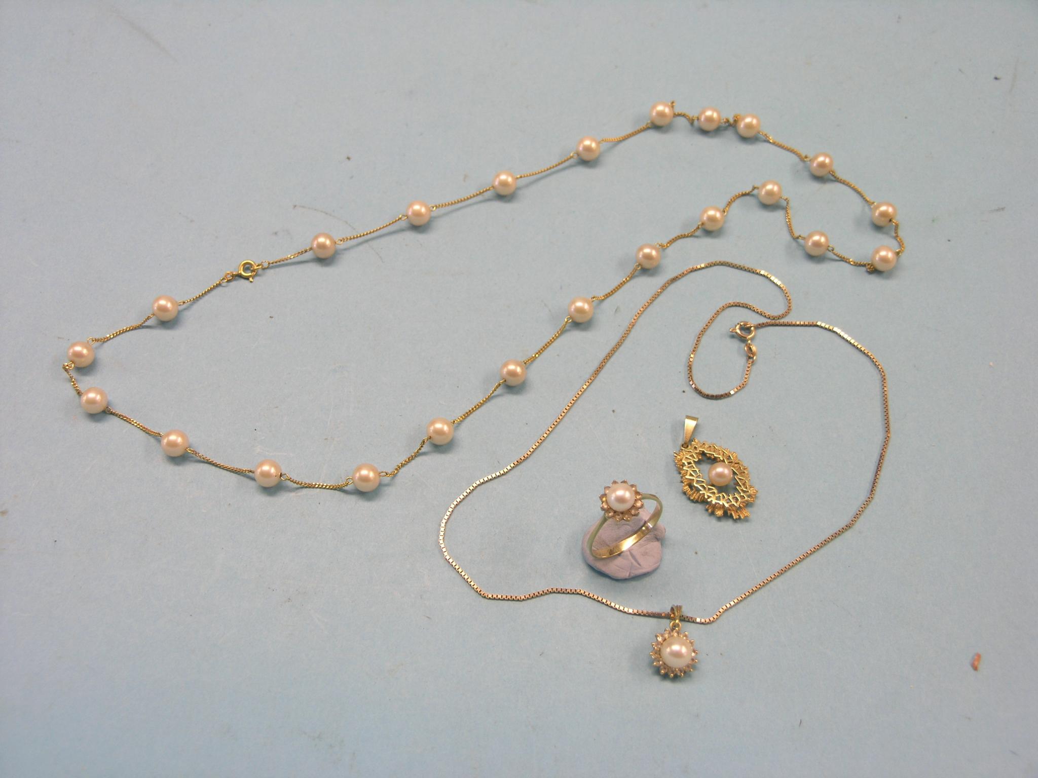 Appraisal: A yellow metal and pearl-type necklace ct gold necklace with