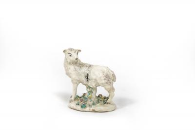 Appraisal: A Derby dry-edge model of a ewe circa - standing