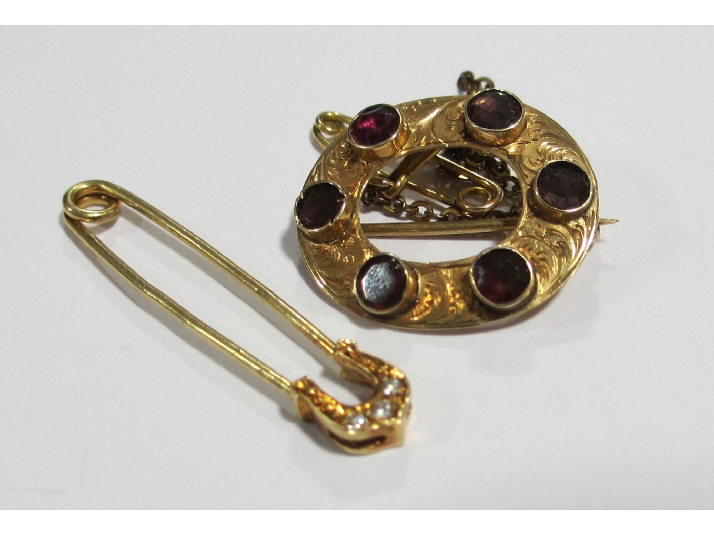 Appraisal: A Victorian gold diamond set pin and a garnet set