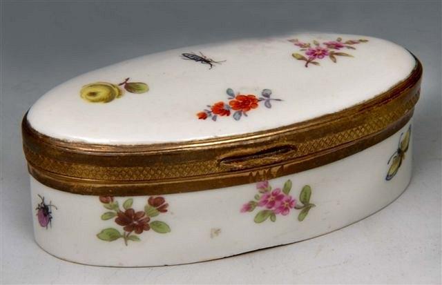 Appraisal: AN TH CENTURY COPENHAGEN PORCELAIN OVAL SNUFF BOX painted with