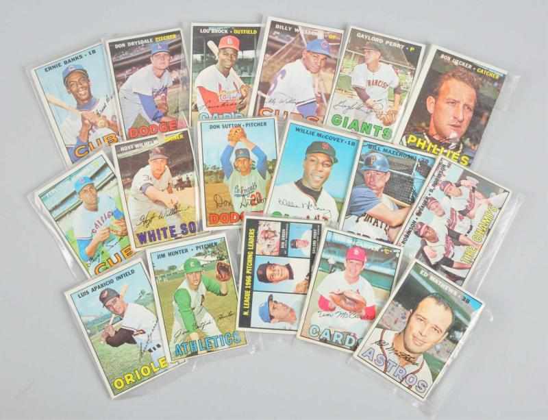 Appraisal: Lot of Topps Baseball Cards Description Includes minor stars and