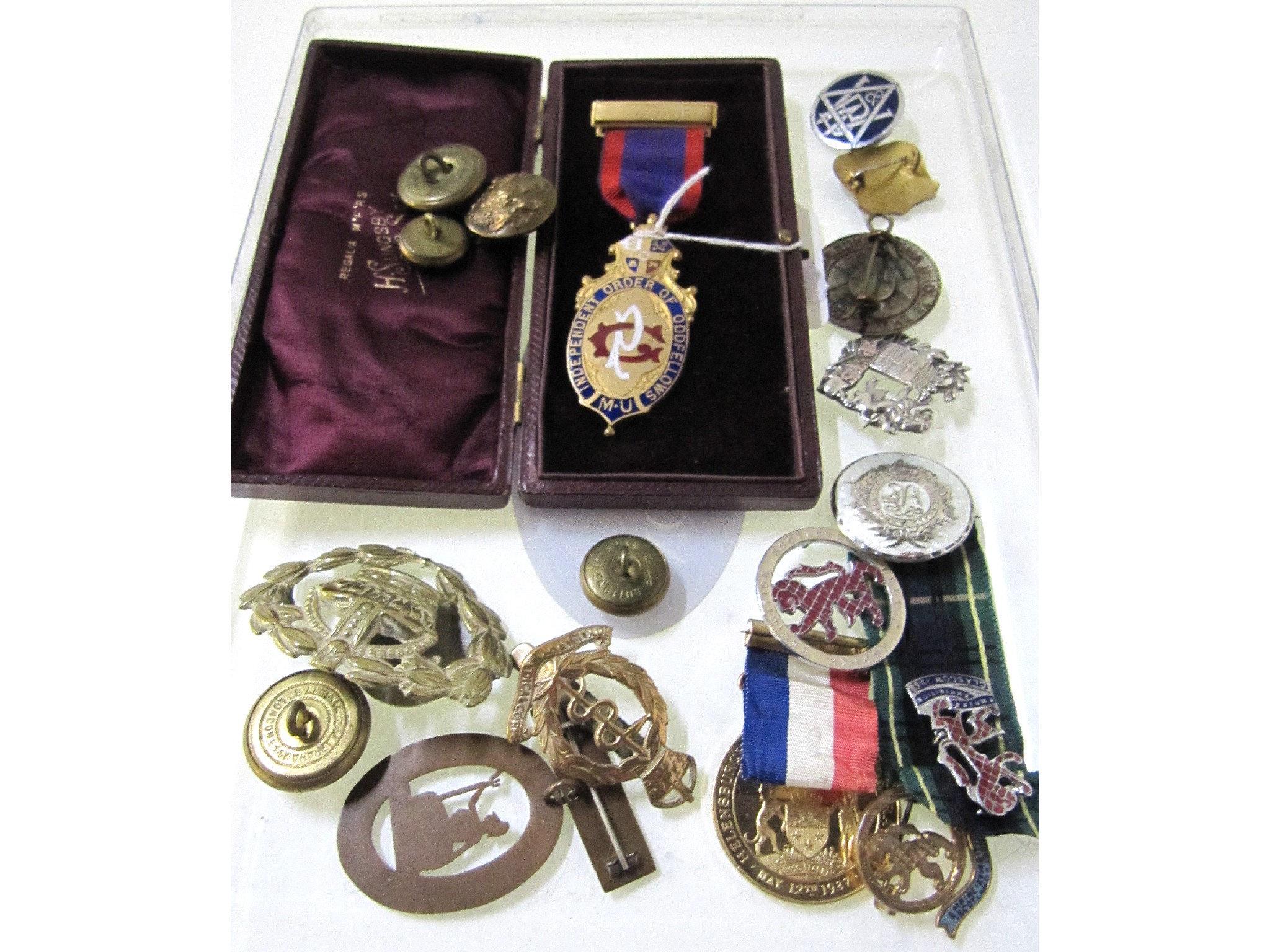 Appraisal: A lot comprising assorted medals and badges