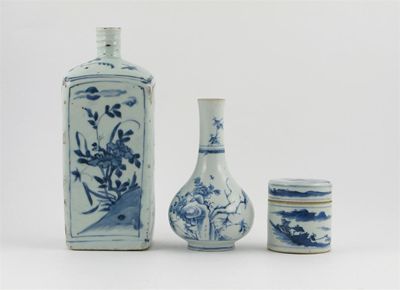 Appraisal: A Chinese blue and white square section flask decorated with