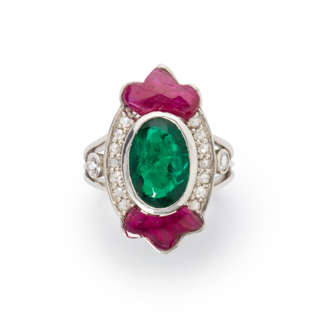 Appraisal: A GEMSTONE AND PLATINUM RING A gemstone and platinum ring