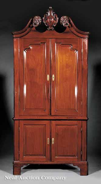 Appraisal: An Antique American Chippendale-Style Carved Mahogany Corner Cabinet in the