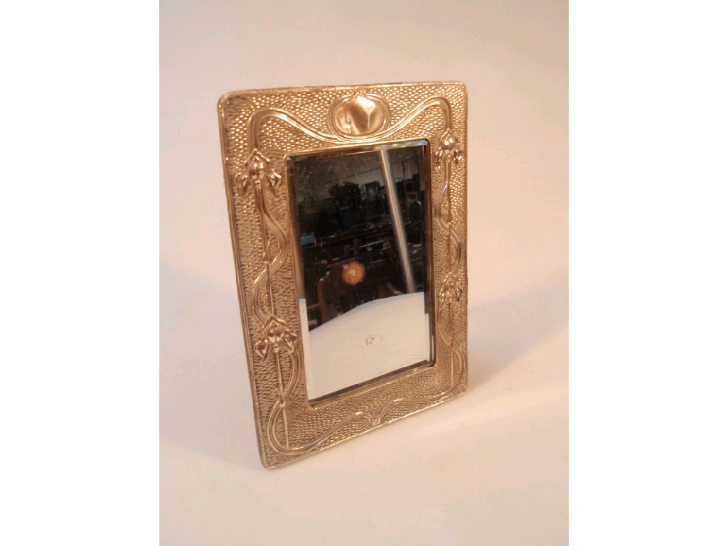 Appraisal: An Edwardian Art Nouveau silver easel mirror frame with stylised