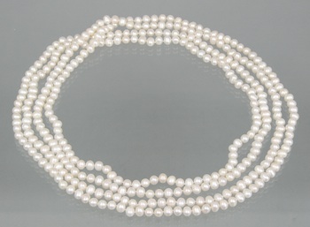 Appraisal: A Inch-Long Strand of Freshwater Cultured Pearls An attractive inch