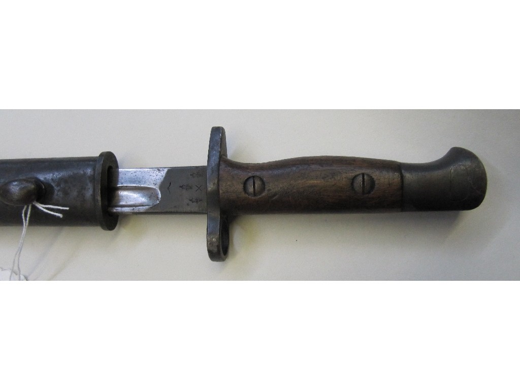 Appraisal: British WWI bayonet in scabbard