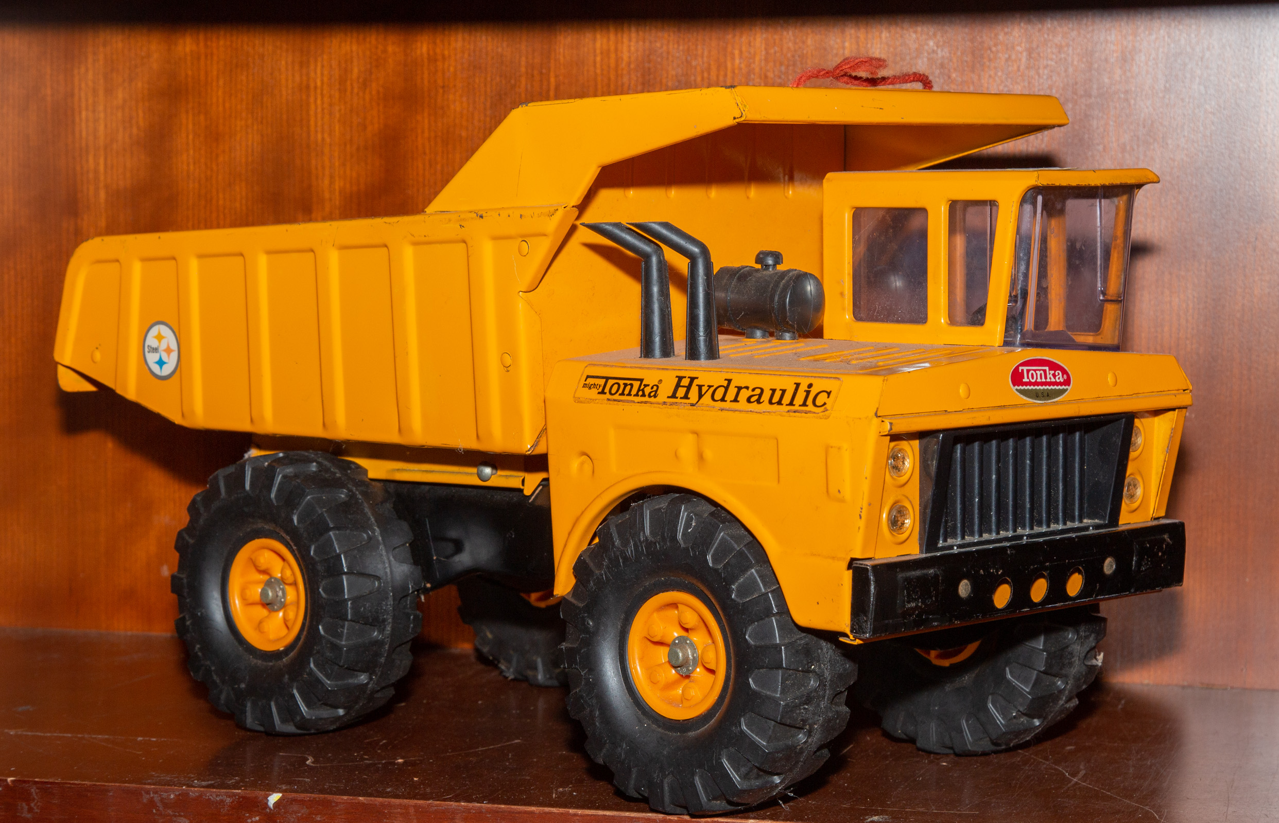 Appraisal: TONKA PRESSED STEEL DUMP TRUCK