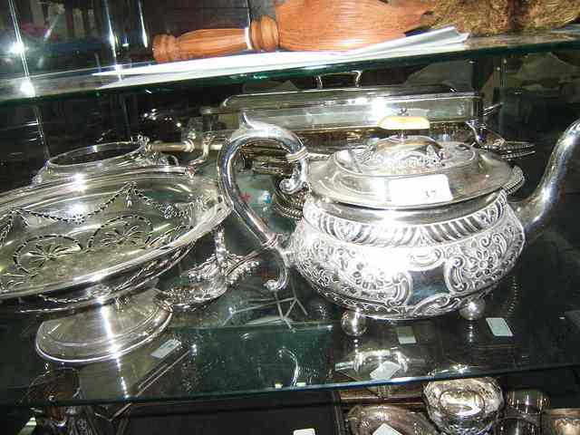 Appraisal: A SMALL QUANTITY OF SILVER PLATE to include a teapot