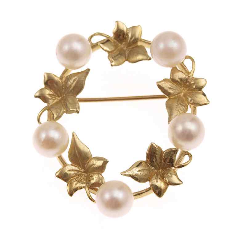 Appraisal: K CULTURED PEARL CIRCLE BROOCH K yellow gold circle brooch