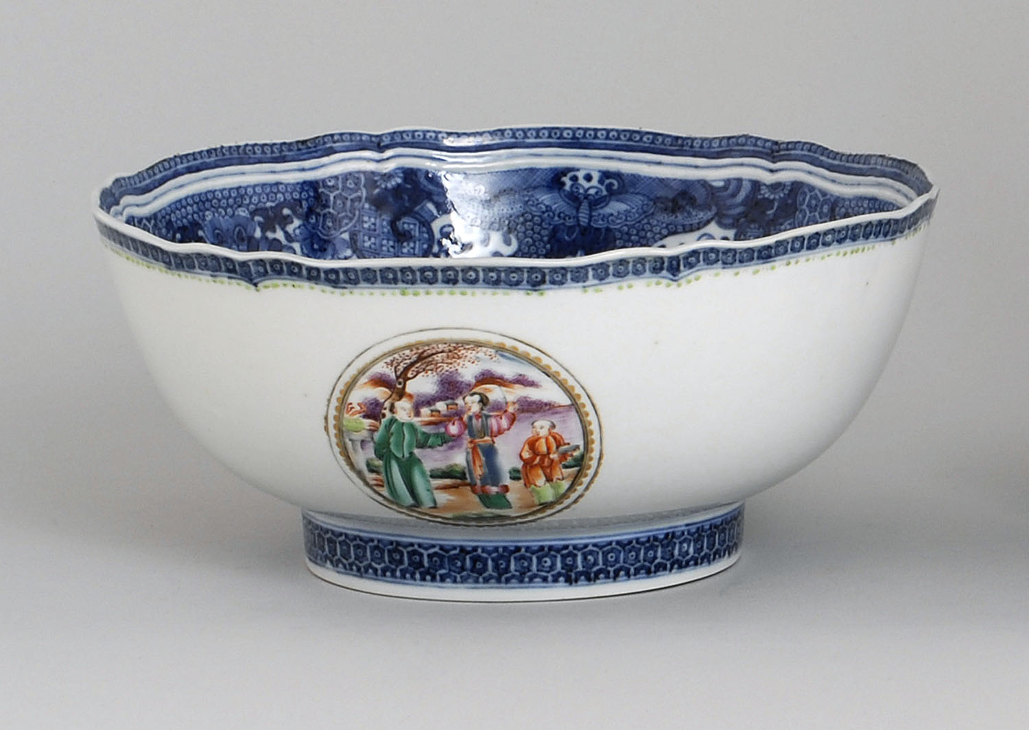 Appraisal: EXPORT PORCELAIN BOWL Circa With blue Fitzhugh-style border and figural