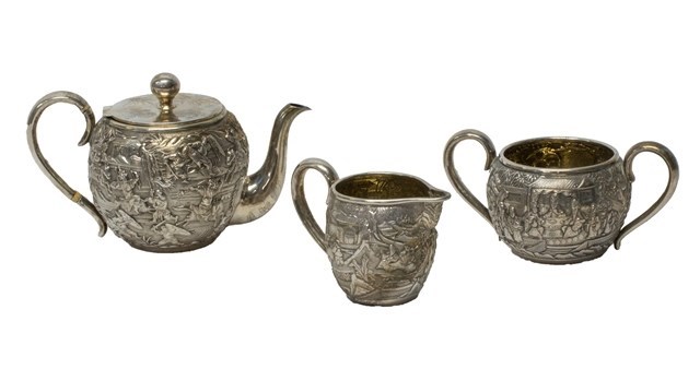 Appraisal: A Chinese three piece tea set comprising a teapot a