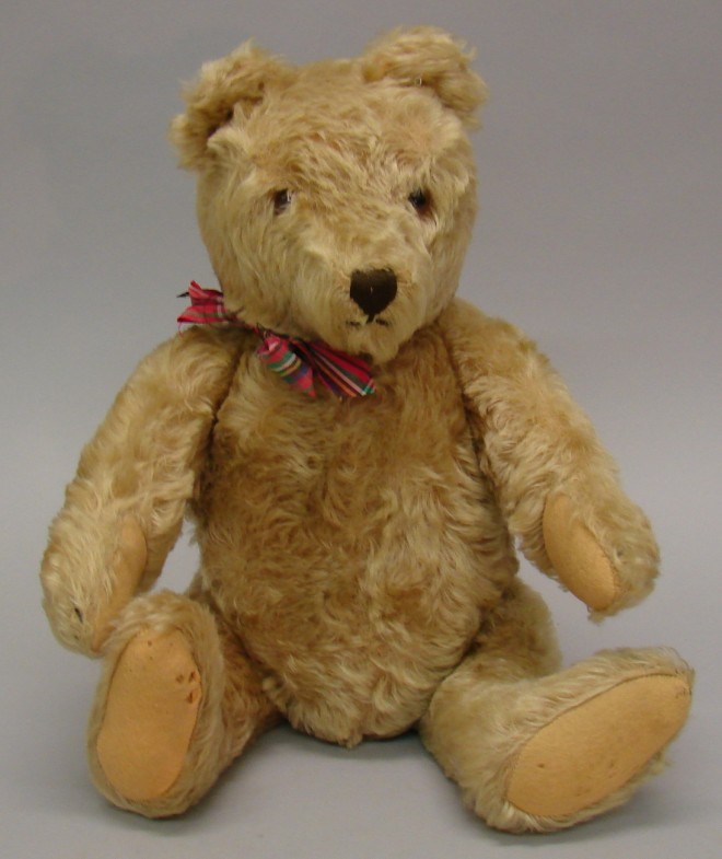 Appraisal: Tan mohair fully jointed Teddy Bear with swivel neck Brown