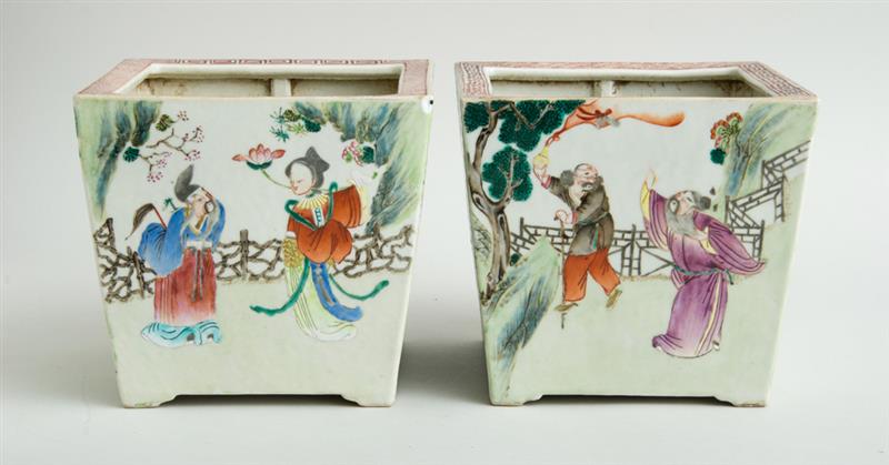 Appraisal: PAIR OF CHINESE FAMILLE ROSE PORCELAIN SQUARE JARDINI RES The