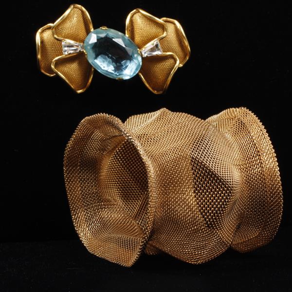 Appraisal: Scaasi Gold Tone Mesh Bow Brooch Pin with Aqua Jewel