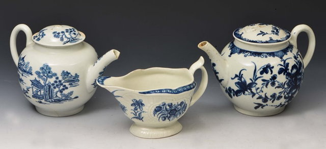 Appraisal: A WORCESTER MANSFIELD PATTERN TEAPOT circa - another teapot Man