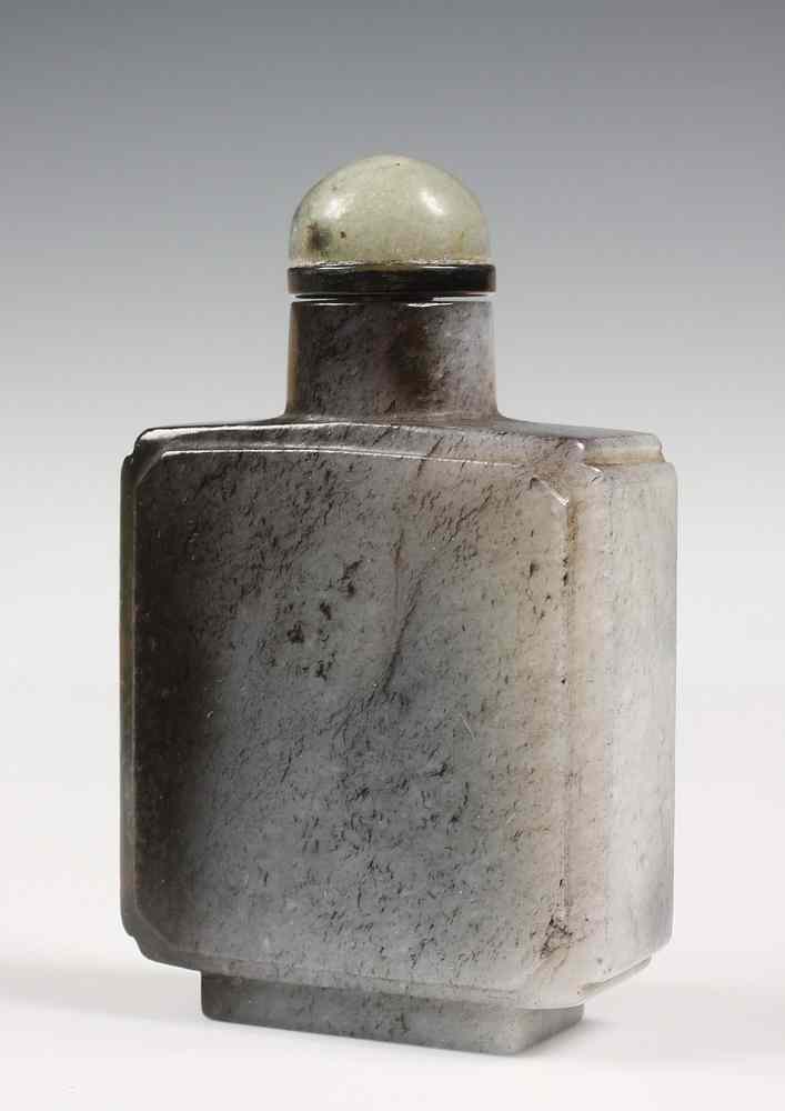 Appraisal: CHINESE JADE SNUFF BOTTLE - Chinese Grey and Black Jade