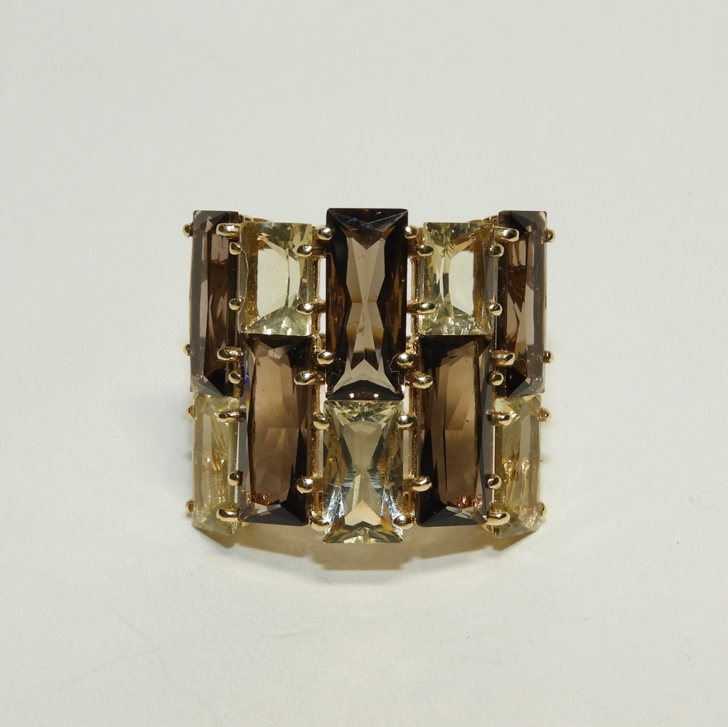 Appraisal: LEMON QUARTZ SMOKEY TOPAZ K GOLD LADY'S RING th CenturyTiled