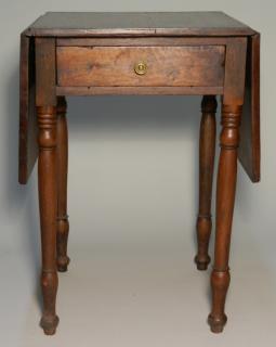 Appraisal: th c American Sheraton Drop Leaf Stand th c American