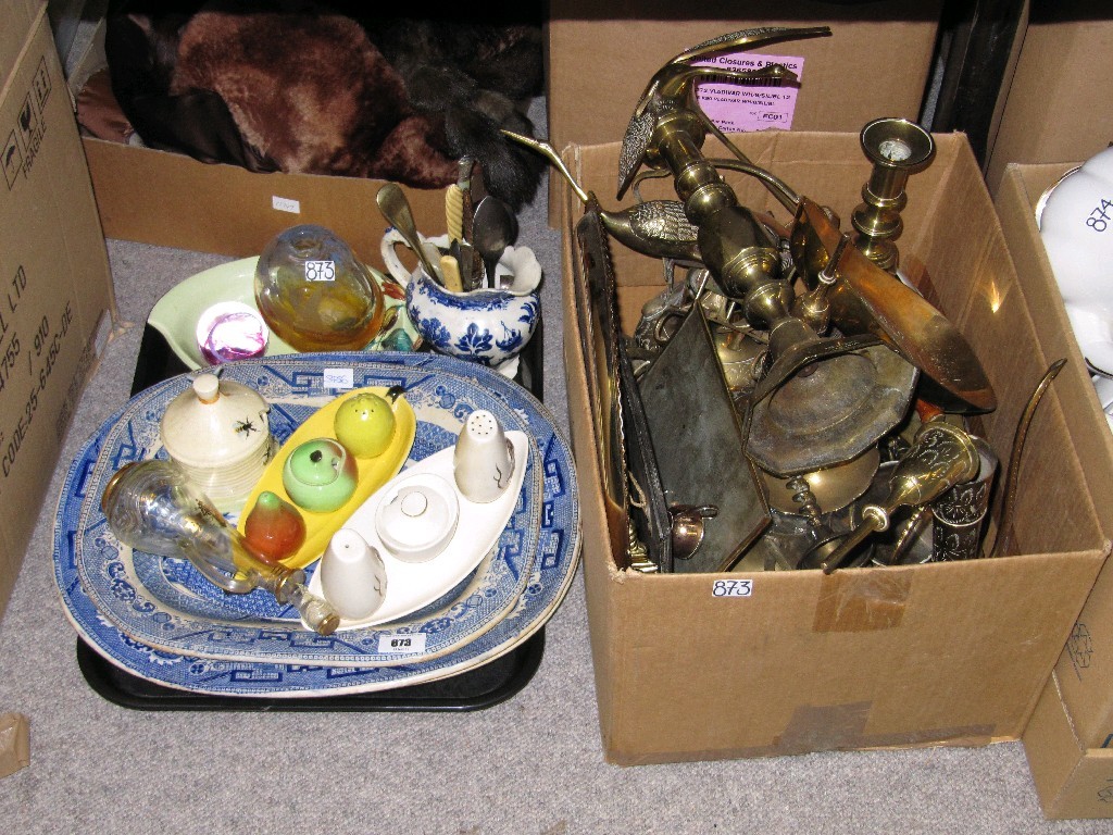 Appraisal: Lot comprising a tray of assorted ceramics to include blue