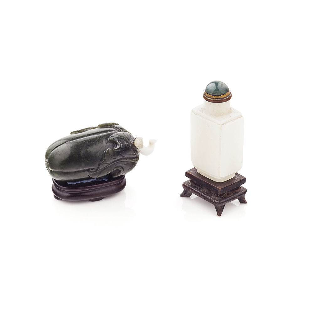 Appraisal: YTWO JADE SNUFF BOTTLES TH TH CENTURY comprising a white