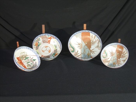 Appraisal: FOUR GRADUATED IMARI BOWLS Two with turquoise scale and gilt