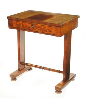 Appraisal: An early Victorian mahogany side table having a frieze drawer