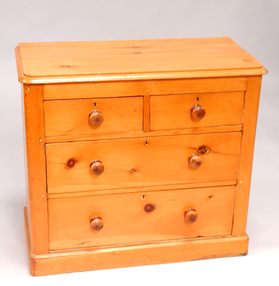 Appraisal: A Victorian pine chest of drawers two short and two