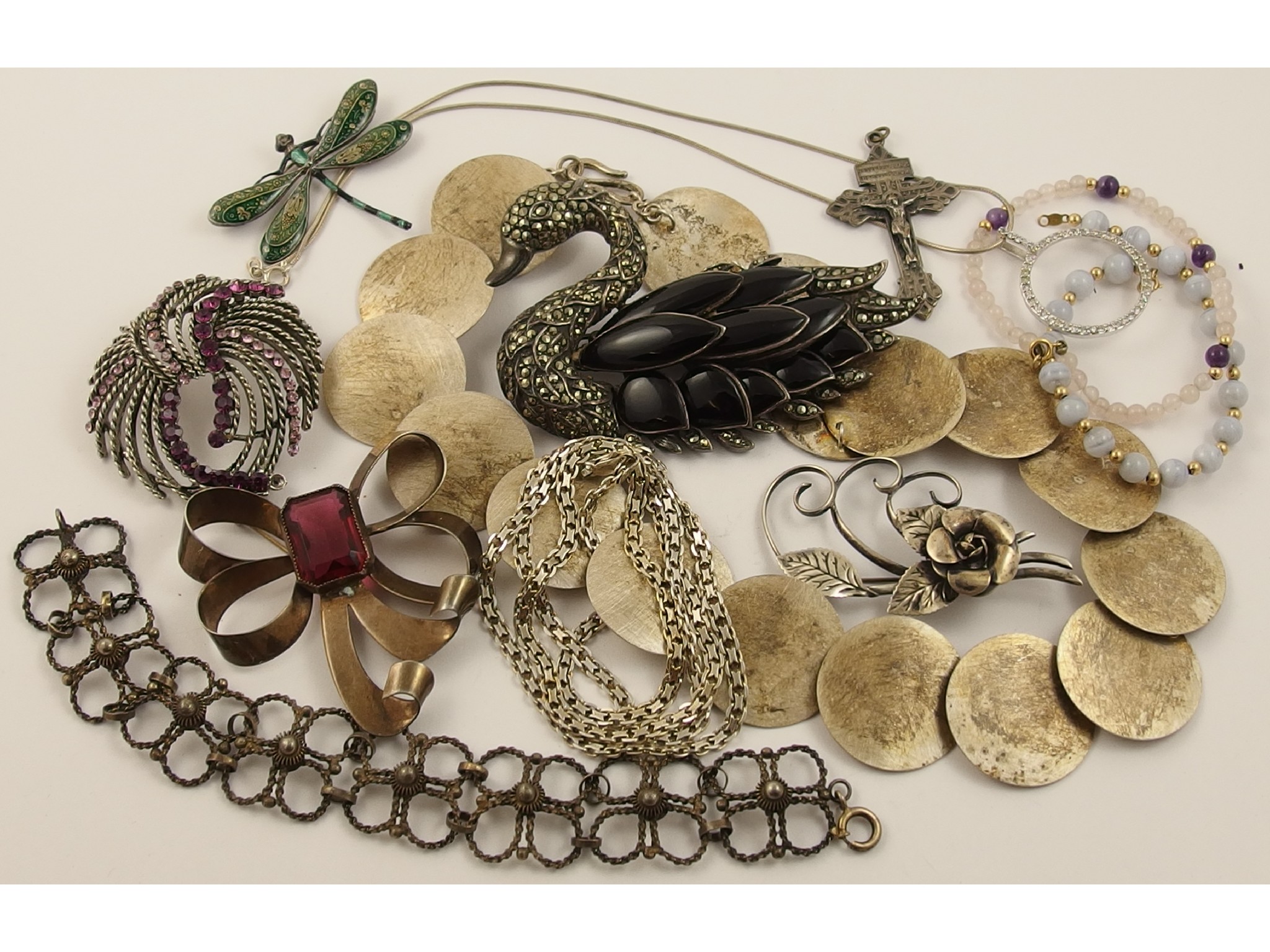 Appraisal: A good collection of silver and vintage costume jewellery to