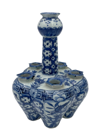 Appraisal: A CHINESE BLUE AND WHITE 'CROCUS' VASE Qing the bulbous