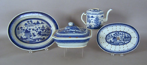 Appraisal: Five pieces of Chinese export porcelain Canton