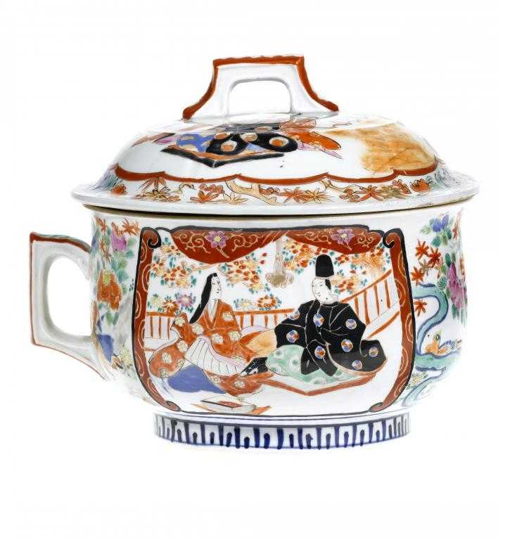 Appraisal: A CHINESE IMARI CHAMBER POT AND COVER painted with two