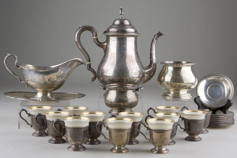 Appraisal: International Sterling Silver Serving Suite pieces in the service including