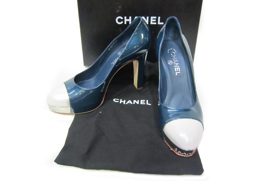 Appraisal: A PAIR OF CHANEL LADIES SHOES APPROXIMATE SIZE EUROPEAN A