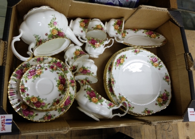 Appraisal: A collection of Royal Albert Old Country Roses dinner Tea